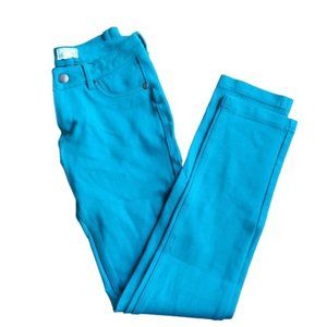 Green Skinny Pants with a lot of stretch, low rise.